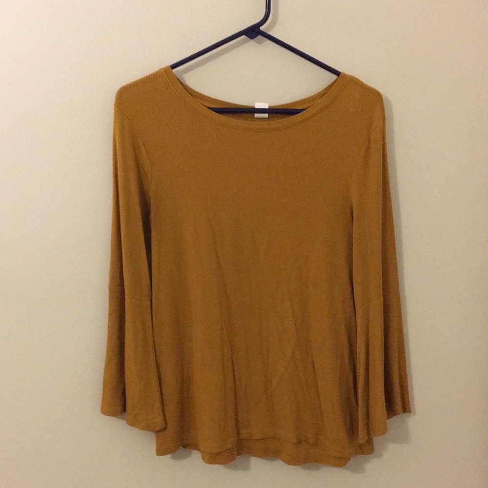 yellow/brown shirt